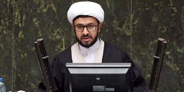 دفاع بازرس جبهه پایداری از ریاست 4 ساله قالیباف بر مجلس / رئیس مجلس را متهم به تک روی می کنند / اعضای هیات رئیسه با تعارف کار می کردند