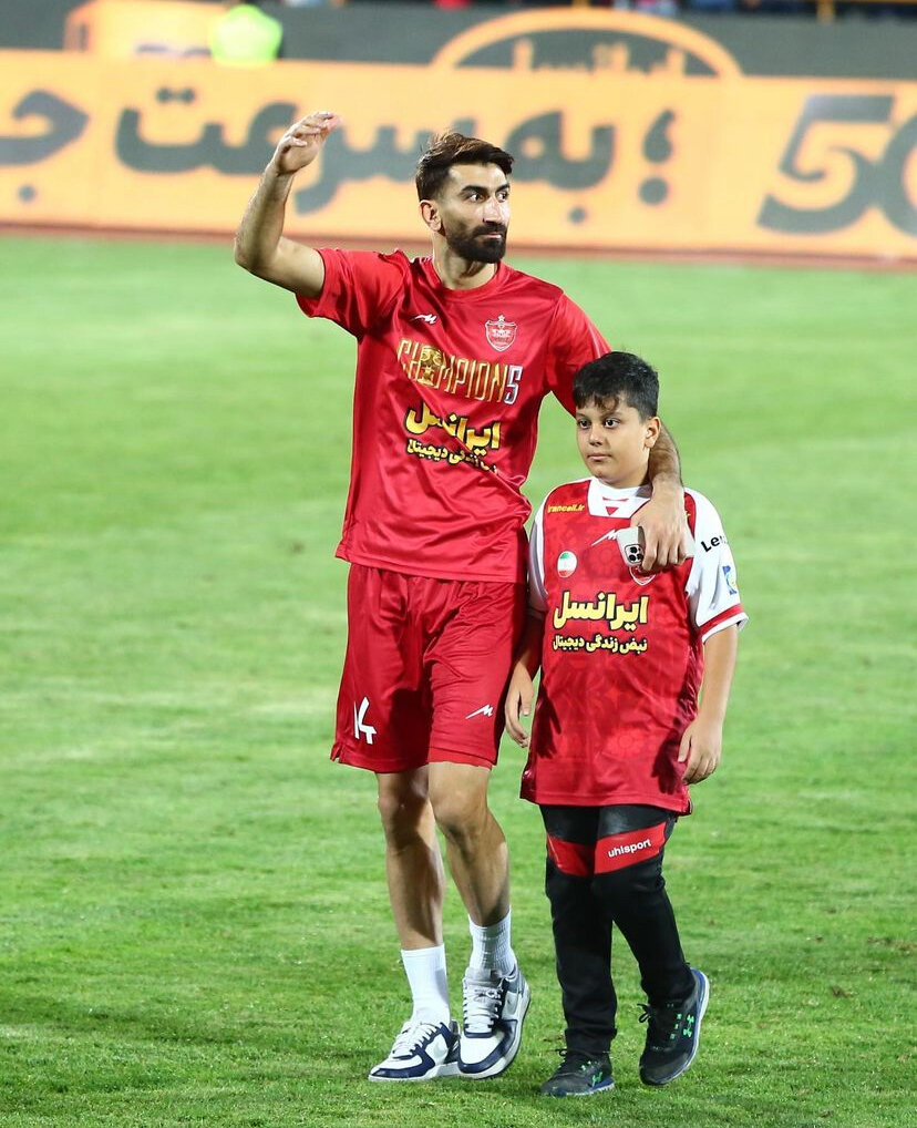 عکس| پسر بیرانوند سوپرجام پرسپولیس را بالا برد!