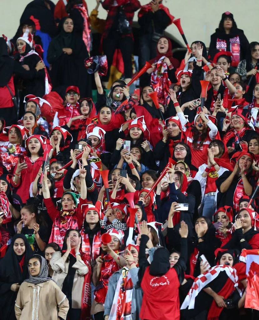 عکس| ذوقزدگی دختران هوادار پرسپولیس در آزادی