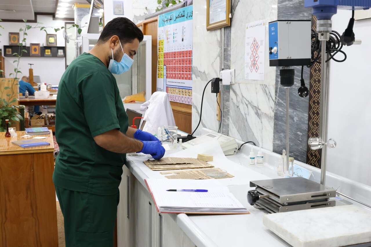 آغاز مرمت نسخه قدیمی انجیل به زبان آلمانی در آستان عباسی