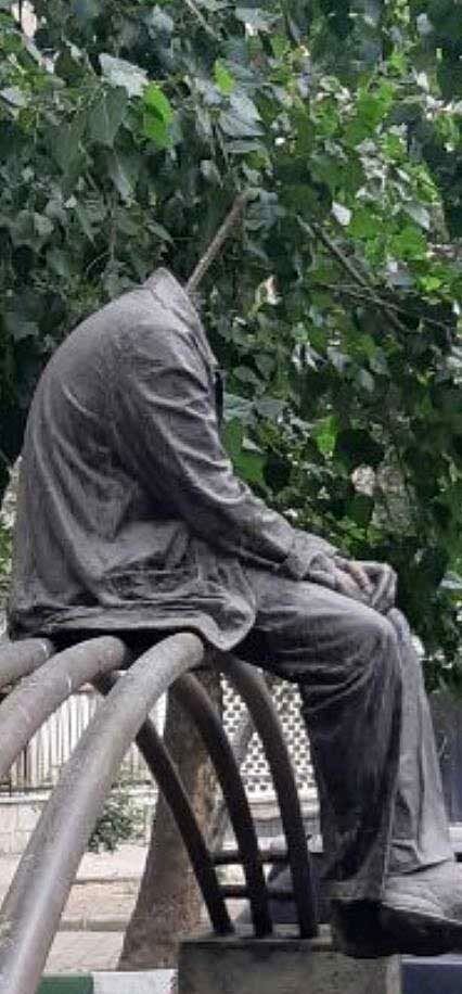 ماجرای مجسمه‌ای در تهران که سرش را دزدیدند/ عکس
