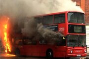 ببینید | آتش گرفتن یک اتوبوس برقی در شهر برادفورد انگلیس