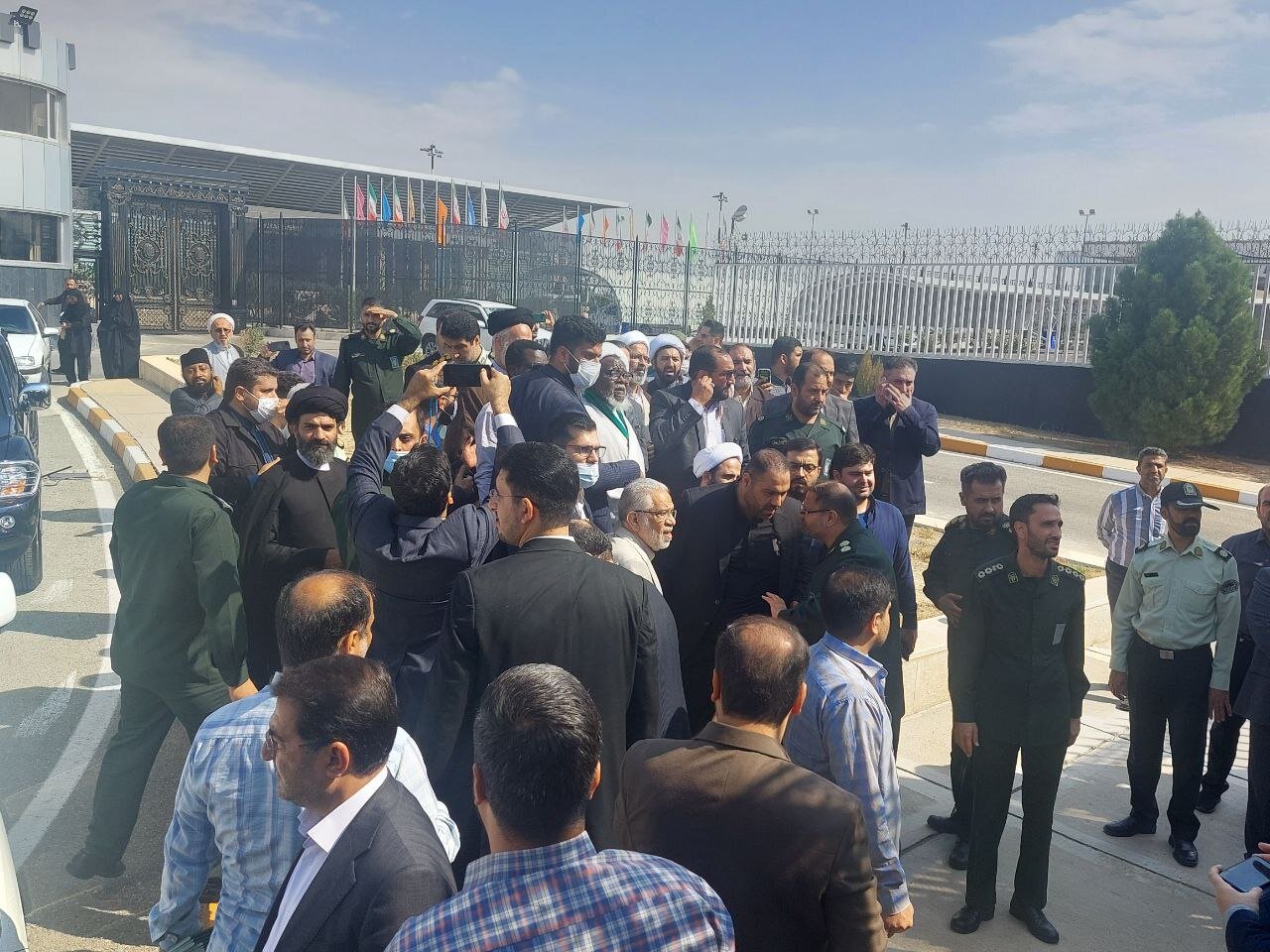 ورود شیخ زکزاکی به تهران با استقبال دانشجویی - مردمی/عکس