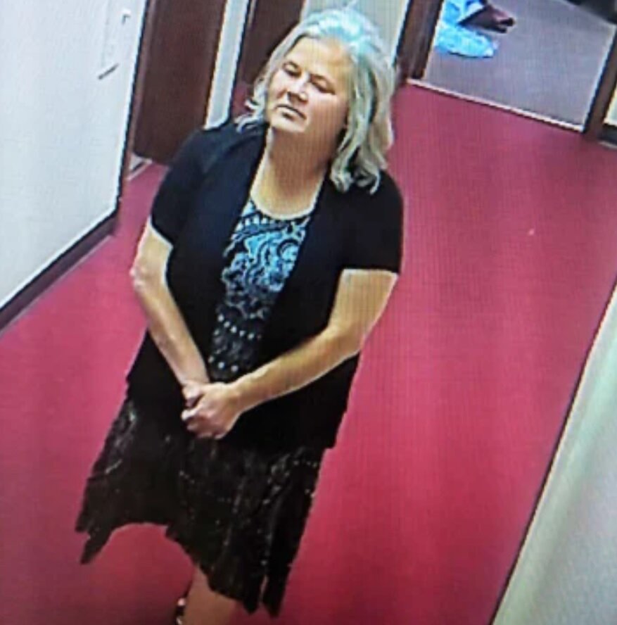 این زن دزد سریالی عروسیها بود/ عکس