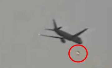 جنجال بشقاب‌ پرنده‌ای که کنار هواپیمای مسافربری دیده شد / عکس