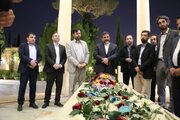 ببینید | ترکی صحبت‌کردن وزیر فرهنگ در کنار آرامگاه حافظ شیرازی