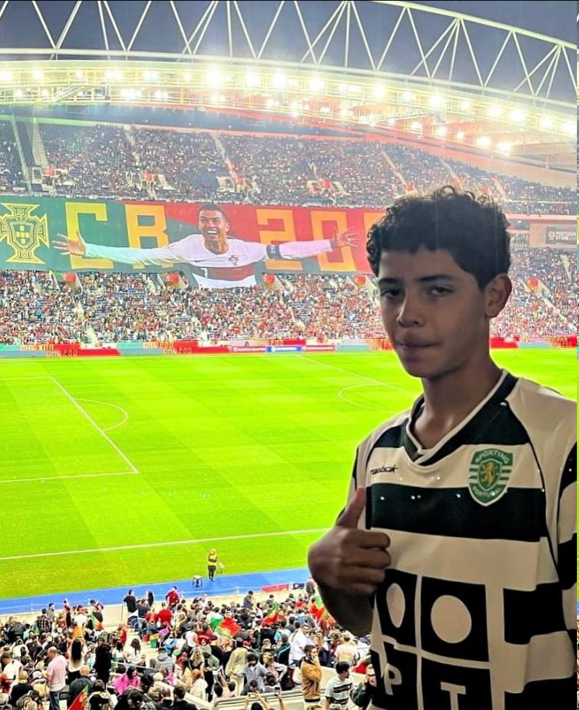 عکس| پسر رونالدو در لباس تیم دوران جوانی پدرش