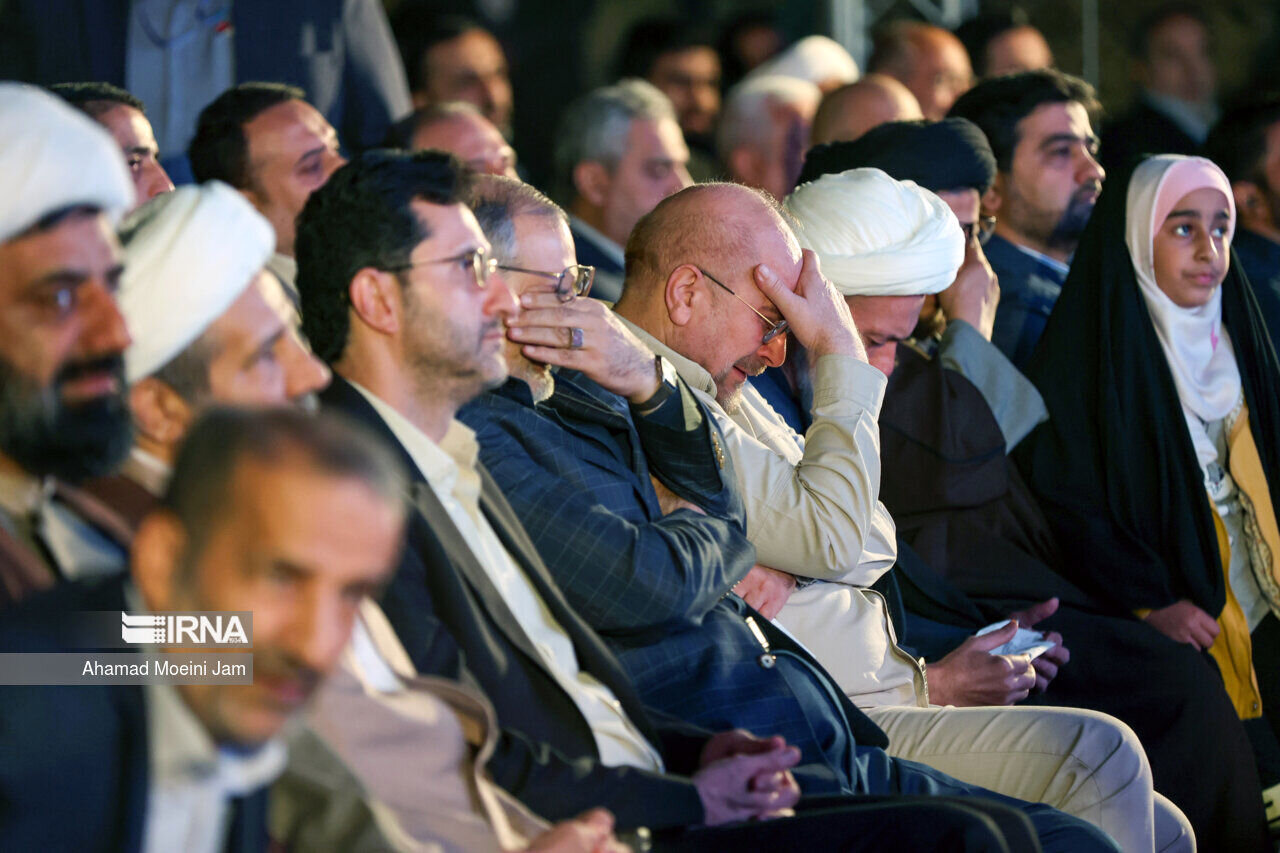 عکسی از گریه های قالیباف در یک مراسم ویژه