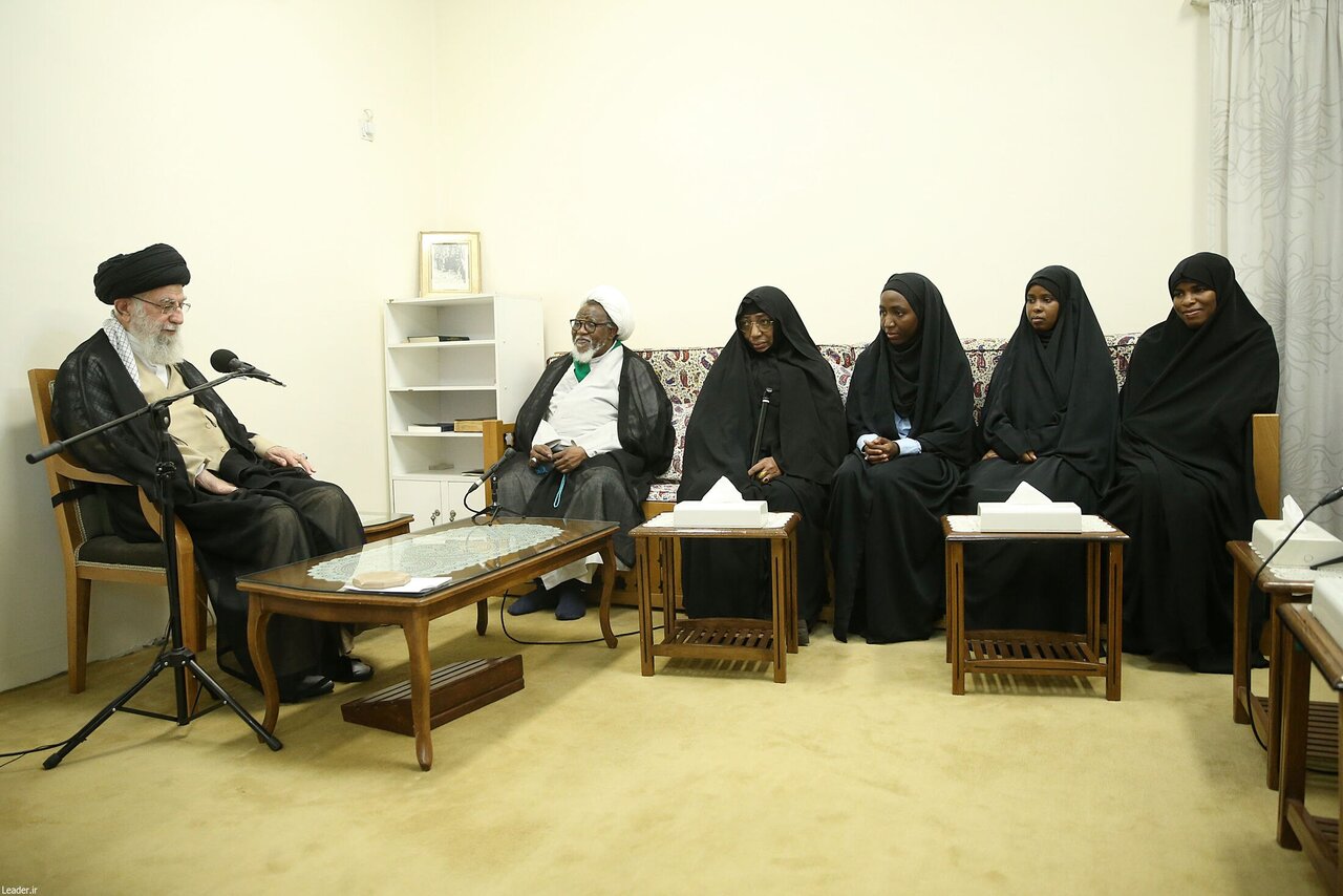 عکس شیخ زکزاکی و همسرش در دیدار با رهبری