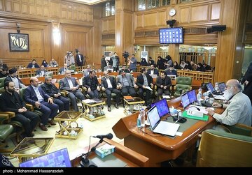 انحلال شورای شهر پایتخت جدی تر شد/ چمران به نصیحت روی آورد انحلال شورای شهر پایتخت جدی تر شد/ چمران به نصیحت روی آورد