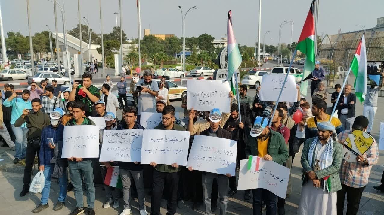 عکسی از تجمع در فرودگاه مهرآباد برای اعزام به غزه 2