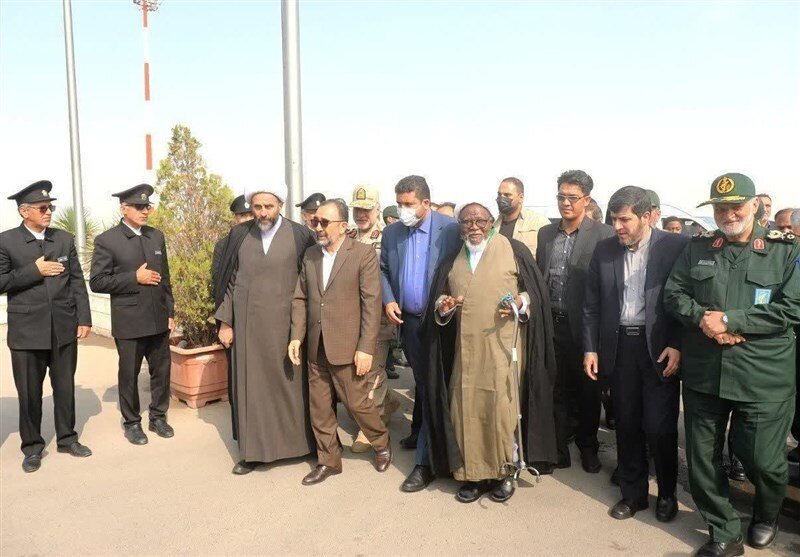 حضور شیخ زکزاکی و همسرش در مشهد/واکنش مردم چه بود؟ +عکس