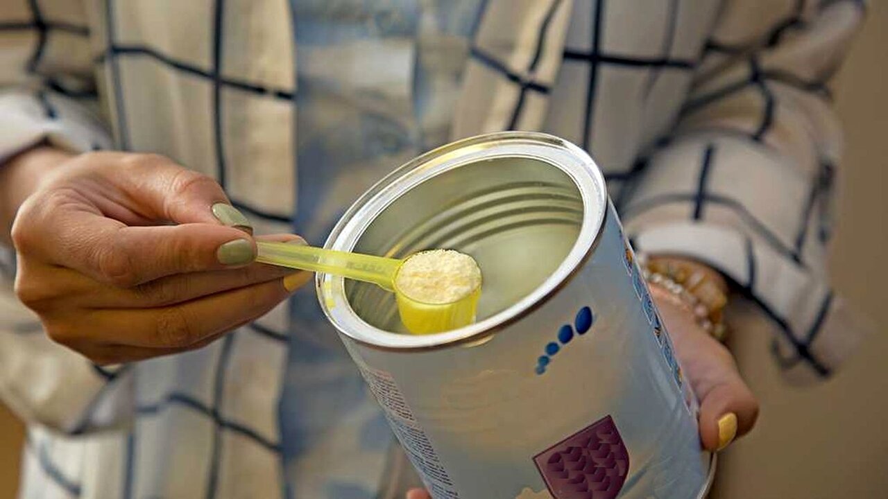 شیرخشک سهمیه‌بندی شده با افزایش قیمت ۴۰ درصدی/ حذف اتباع و ایرانی‌های بدون شناسنامه از شیرخشک