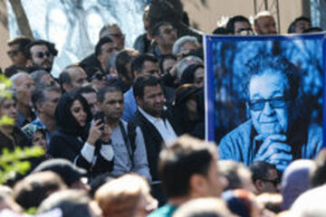 عکس | سنگ قبر بسیار ساده داریوش مهرجویی؛ تصویری که شبنم مقدمی از مزار کارگردان مرحوم منتشر کرد