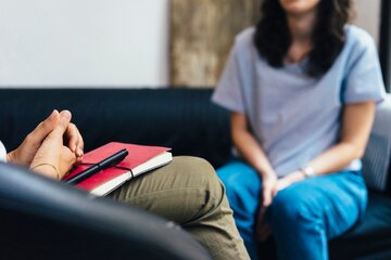  سلسله نشست های تخصصی « کاوش در چالش های اخلاق حرفه ای مشاوره و روان درمانی در ایران»