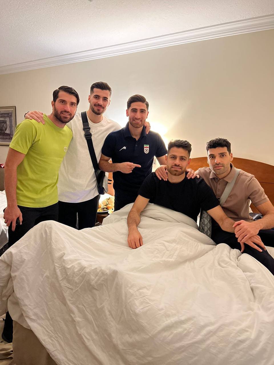 عکس| اولین تصویر پورعلیگنجی پس از مصدومین نگرانکننده