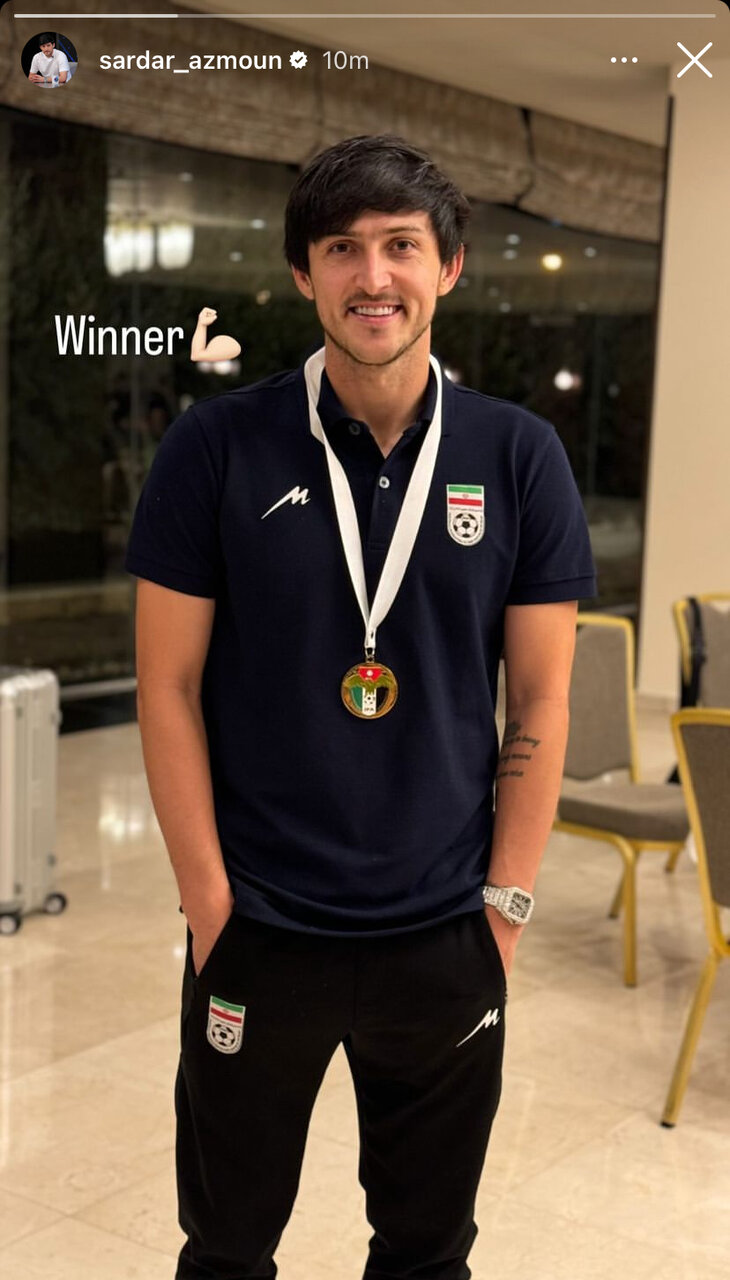 عکس| سردار آزمون با مدال قهرمانی تیم ملی