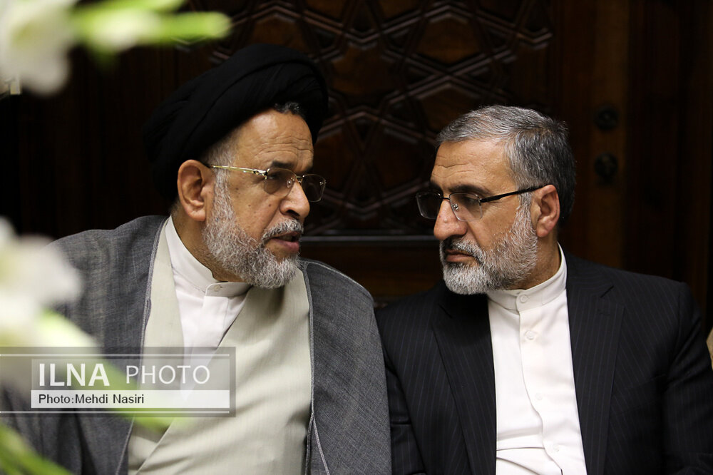 هم‌نشینی دولتمردان ابراهیم رئیسی و حسن روحانی در یک مراسم+عکس