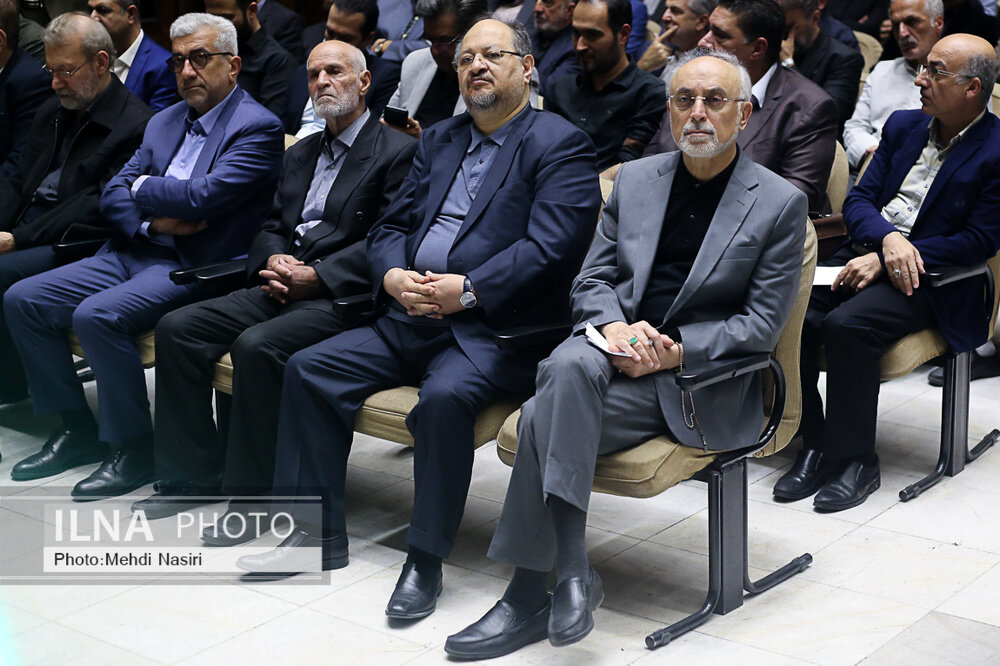 تصاویری از حضور پر تعداد دولتمردان روحانی در یک مراسم ختم