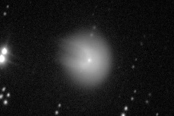 ستاره دنبالهداری که شاخ درآورد/ مشاهده یک پدیده استثنایی در فضا/ عکس