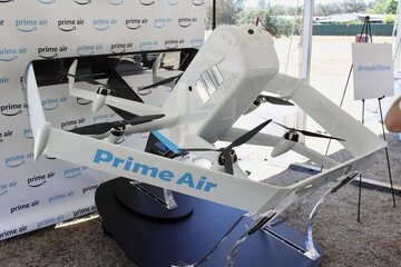 پهپادهای آمازون با محمولهای حیاتی به میدان آمدند پهپادهای آمازون با محمولهای حیاتی به میدان آمدند