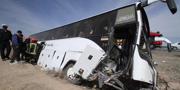 - تصادف یک دستگاه اتوبوس با تریلی با ۲۶ مصدوم