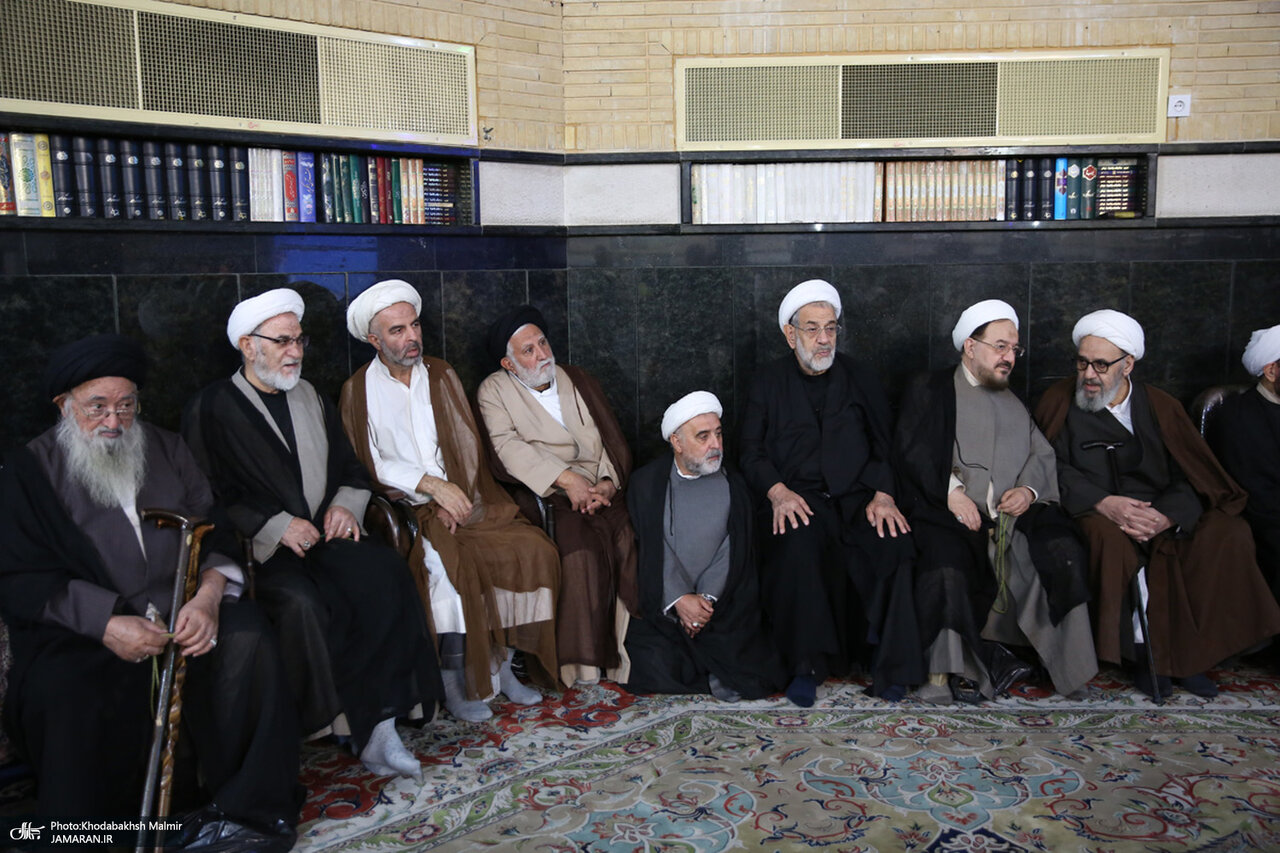 عکسی از اصلاح طلب معروف چند هفته بعد از فوت نوه اش