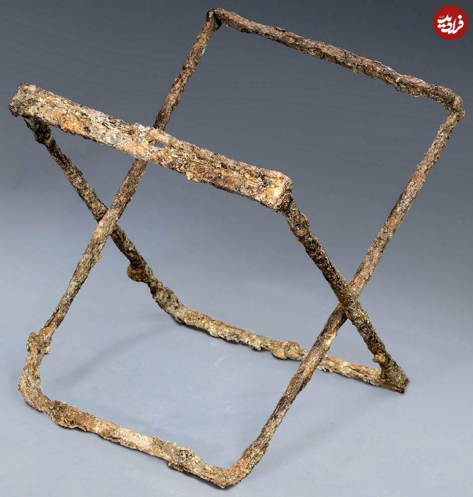 صندلی عجیبی که در یک قبر ۱۴۰۰ ساله کشف شد/ عکس