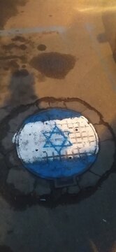 درج پرچم رژیم منفور و تروریست صهیونیستی بر دریچه‌های فاضلاب مشهد توسط روابط عمومی شهرداری