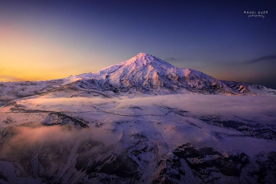 عکس | تصویری رویایی از قله دماوند هنگام طلوع خورشید