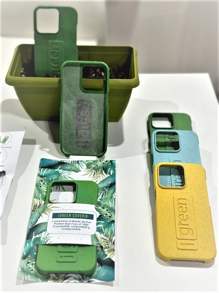 قاب موبایل عجیبی که به گیاه تبدیل میشود / عکس