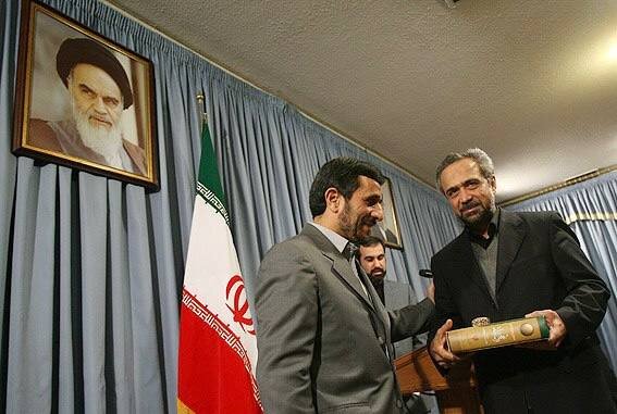 عکسی از مشایی با چهره متفاوت / احمدی نژاد هم بود 3