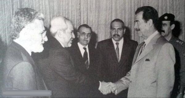 عکسی متفاوت از محمدجواد ظریف در کنار صدام حسین