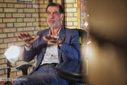 تصاویر | حرکات معنادار دست‌های محمدرضا باهنر در حین یک مصاحبه چالشی؛ زبان بدن آقای سیاستمدار