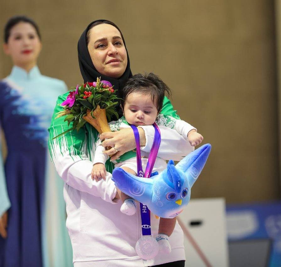 عکس| نقره آسیا بر گردن نوزاد سهماهه!