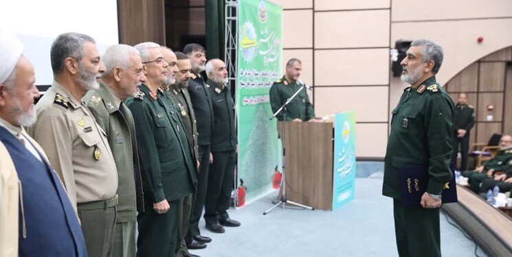 تقدیر ستاد کل نیروهای مسلح از ۳ فرمانده ارشد نظامی/ سردار حاجیزاده در بین برگزیدگان +عکس