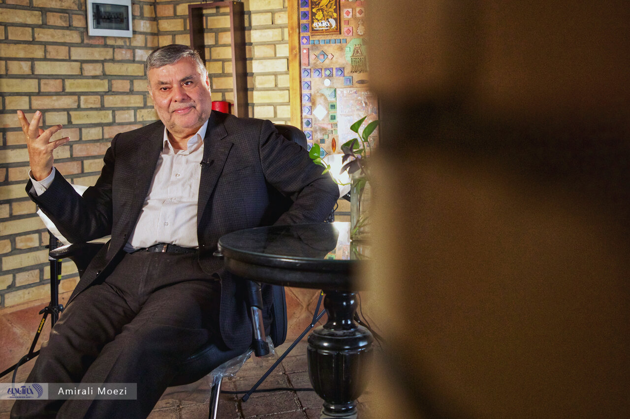 محمد صدر: انقلابی بعد از انقلاب اصلا معنا ندارد /شعار آزادی آنگونه که باید باشد، نیست /ممکن است نفوذیها درباره لایحه حجاب خط دهی کنند