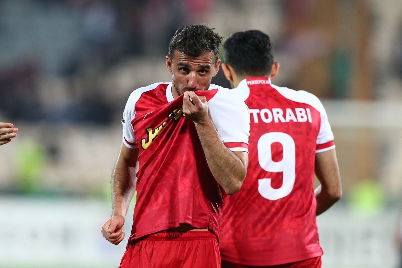 پیروزی پرسپولیس مقابل استقلال با امضای بیرانوند و صادقی