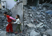 ببینید | نجات کودک فلسطینی از زیر آوار پس از ۶ ساعت