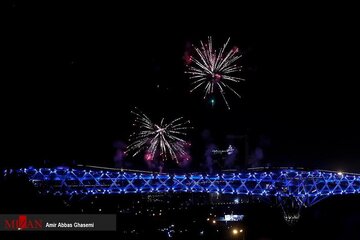 پل طبیعت امشب آبی میشود