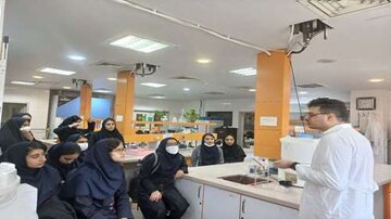 بزرگدشت روز جهانی "مول" در دانشکده شیمی دانشگاه سمنان