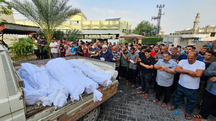 اقامه نماز میت بر شهدای بمباران های اسراییل در نوار غزه