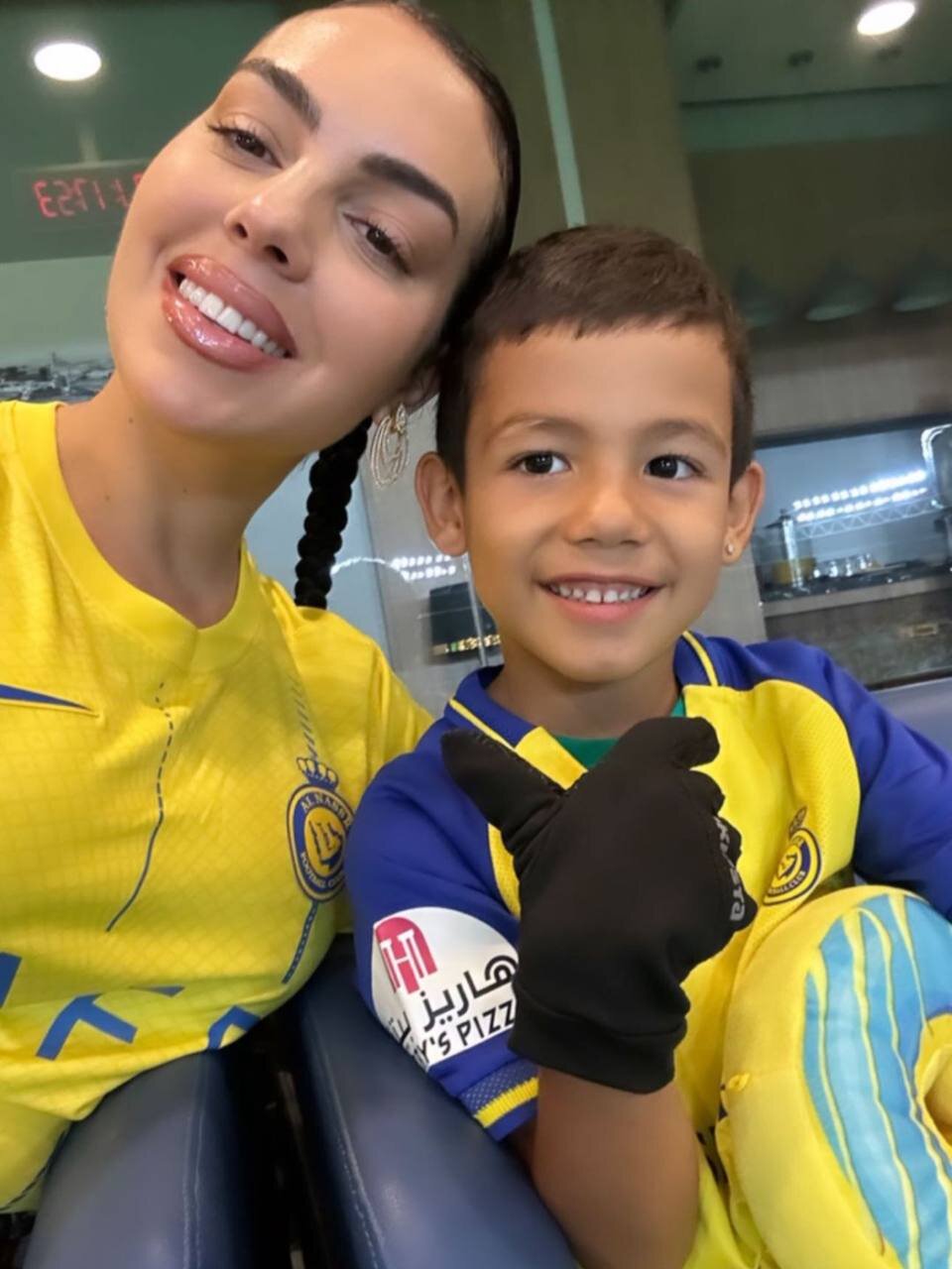 عکس| استایل ویژه جورجینا برای تماشای لیگ قهرمانان آسیا