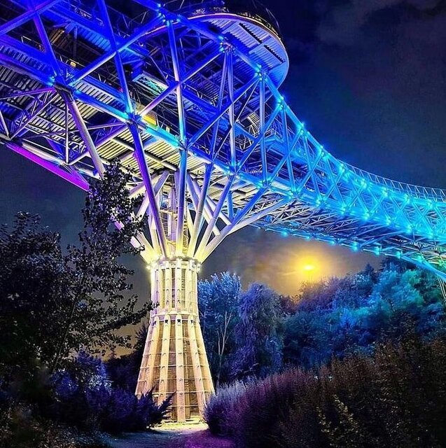 پل طبیعت امشب آبی می‌شود