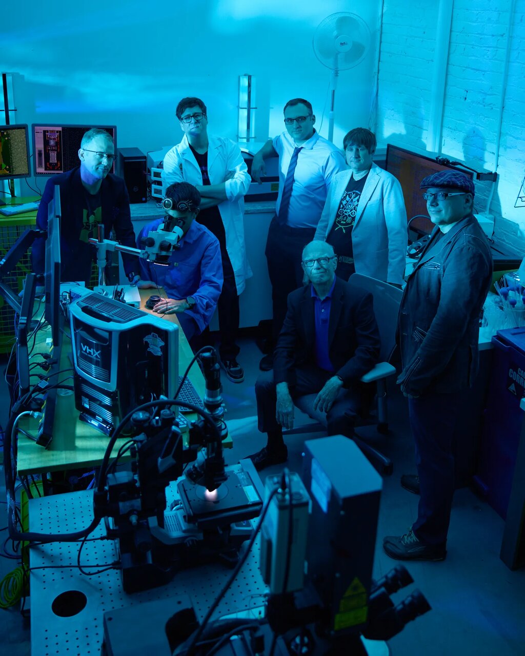 این فلش ۱۲.۲۲۰.۰۰۰.۰۰۰.۰۰۰ میلیارد تومان میارزد!