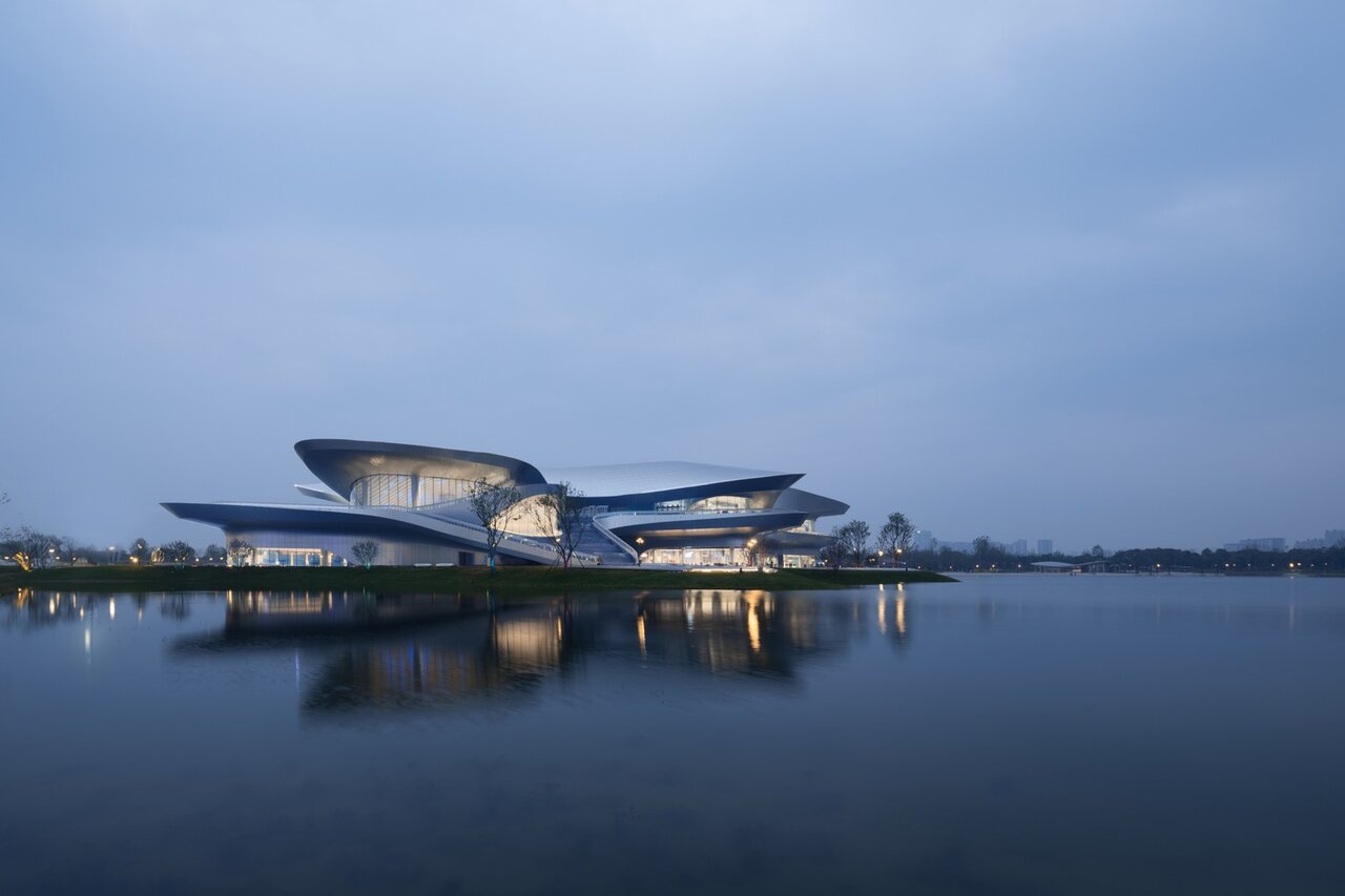 ساخت موزه‌ای عجیب بر روی آب در چین!