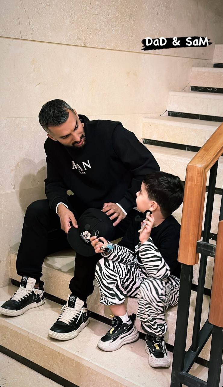 عکس | تعجب محمدحسین میثاقی از شلوار گورهخری پسرش