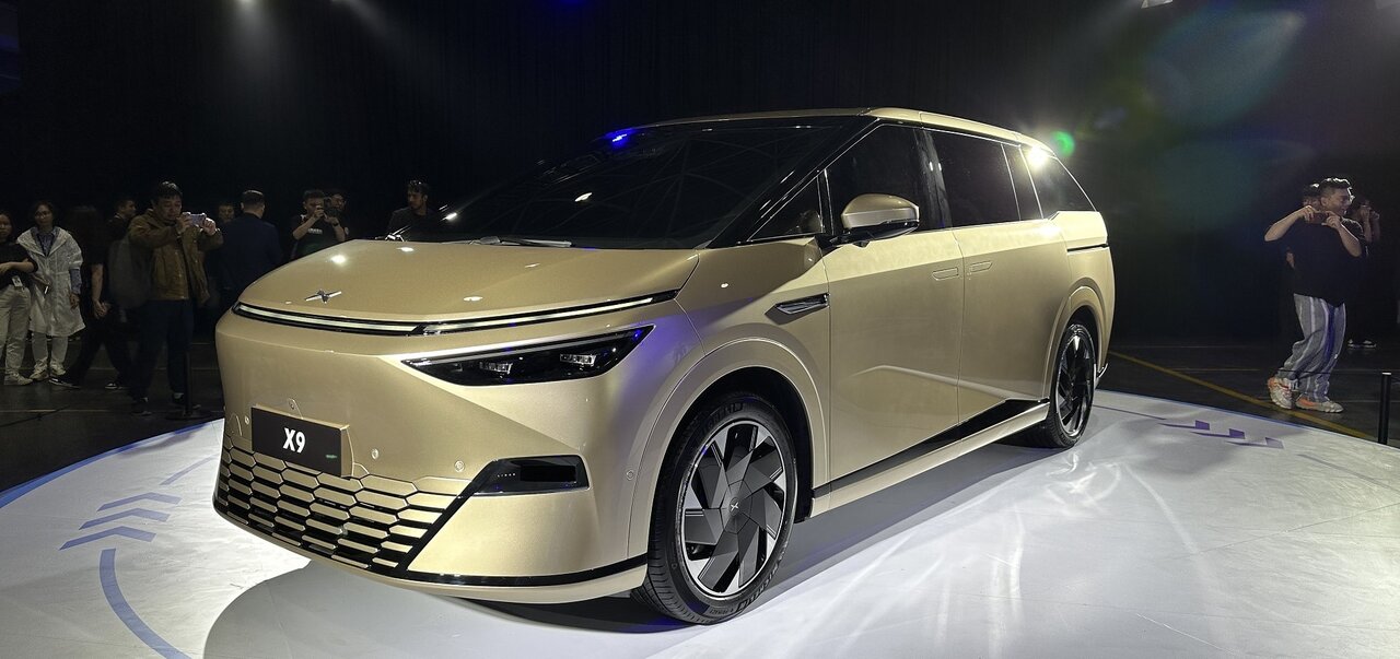 انبوهی از امکانات و تکنولوژی در جدیدترین مینی ون چینی/عکس