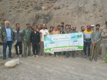 بذرپاشی و بذرکاری گیاهان دارویی و صنعتی در 500 هکتار از مراتع شهرستان دامغان بذرپاشی و بذرکاری گیاهان دارویی و صنعتی در 500 هکتار از مراتع شهرستان دامغان