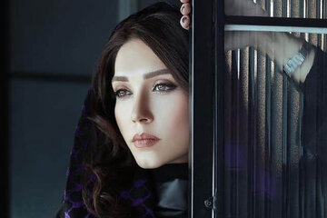 عکس | ژست خاص شهرزاد کمال‌زاده پشت فرمان تراکتور